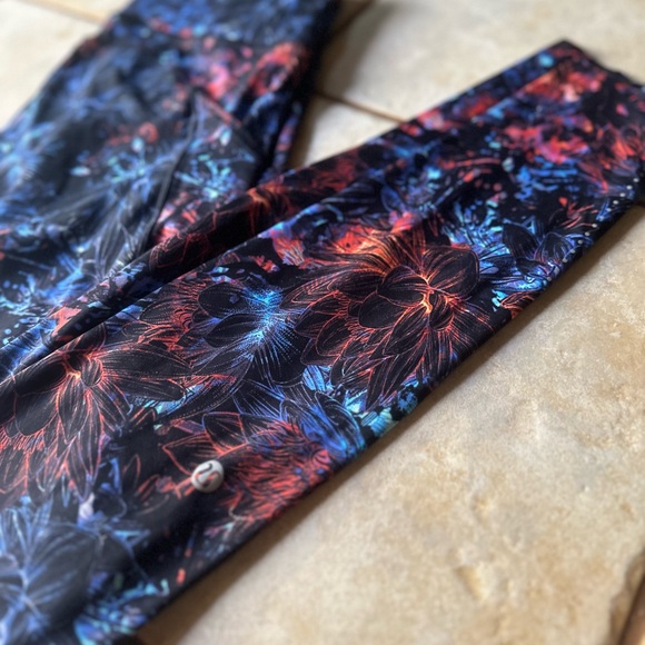 lululemon women’s leggings sizes 2 and 4 - Picture 3 of 12